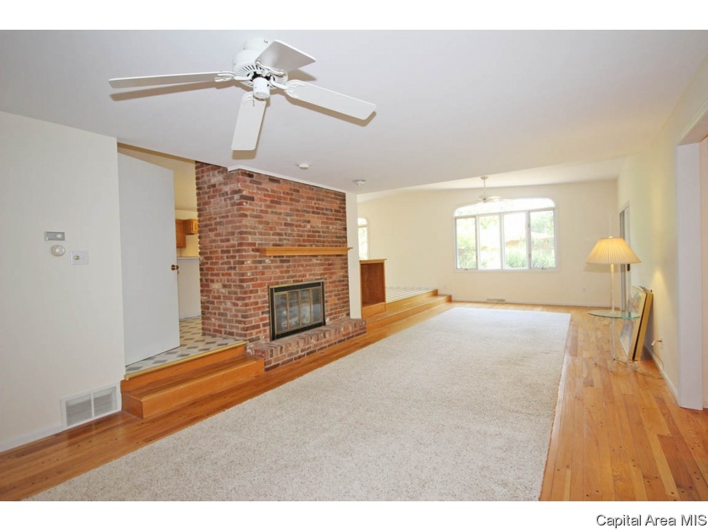 2304 Sylvan Road Springfield, IL 62704 - Photo 2 of 36 Gallery Image 2