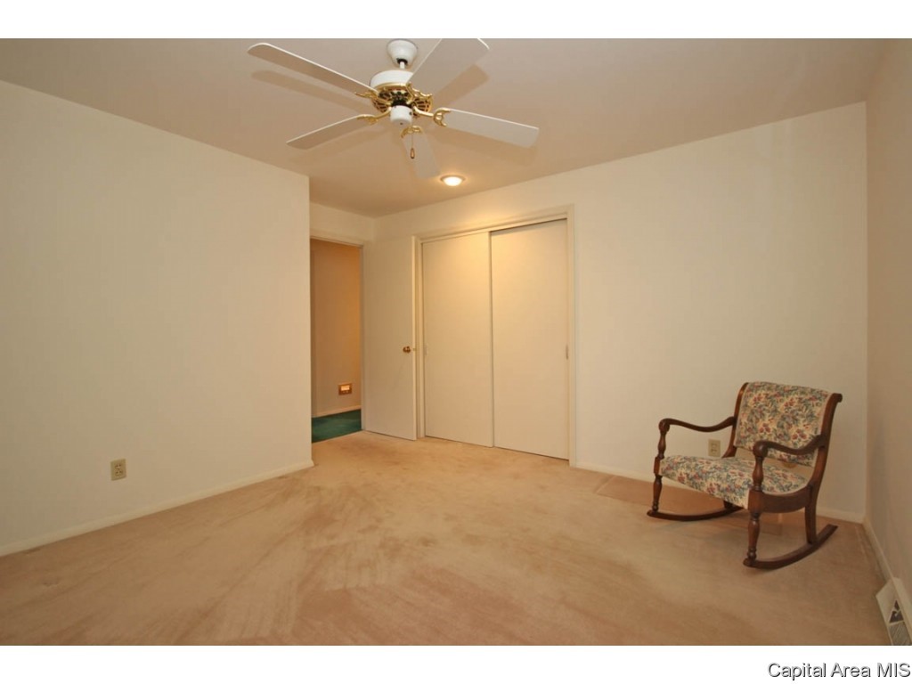2304 Sylvan Road Springfield, IL 62704 - Photo 22 of 36 Gallery Image 22