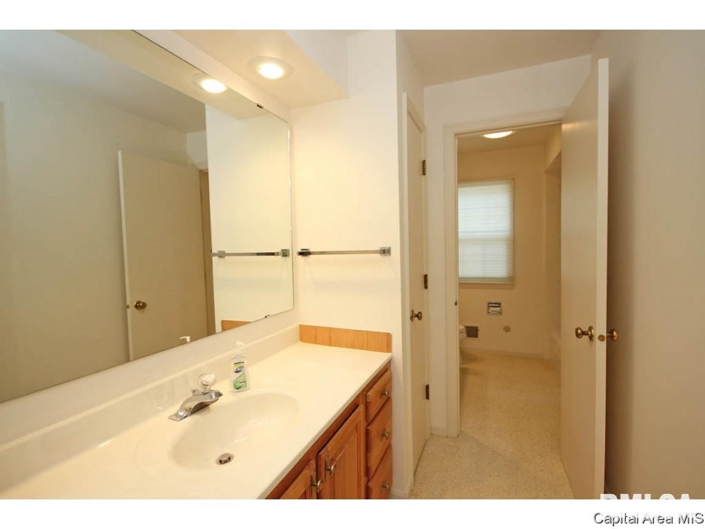 2304 Sylvan Road Springfield, IL 62704 - Photo 26 of 36 Gallery Image 26