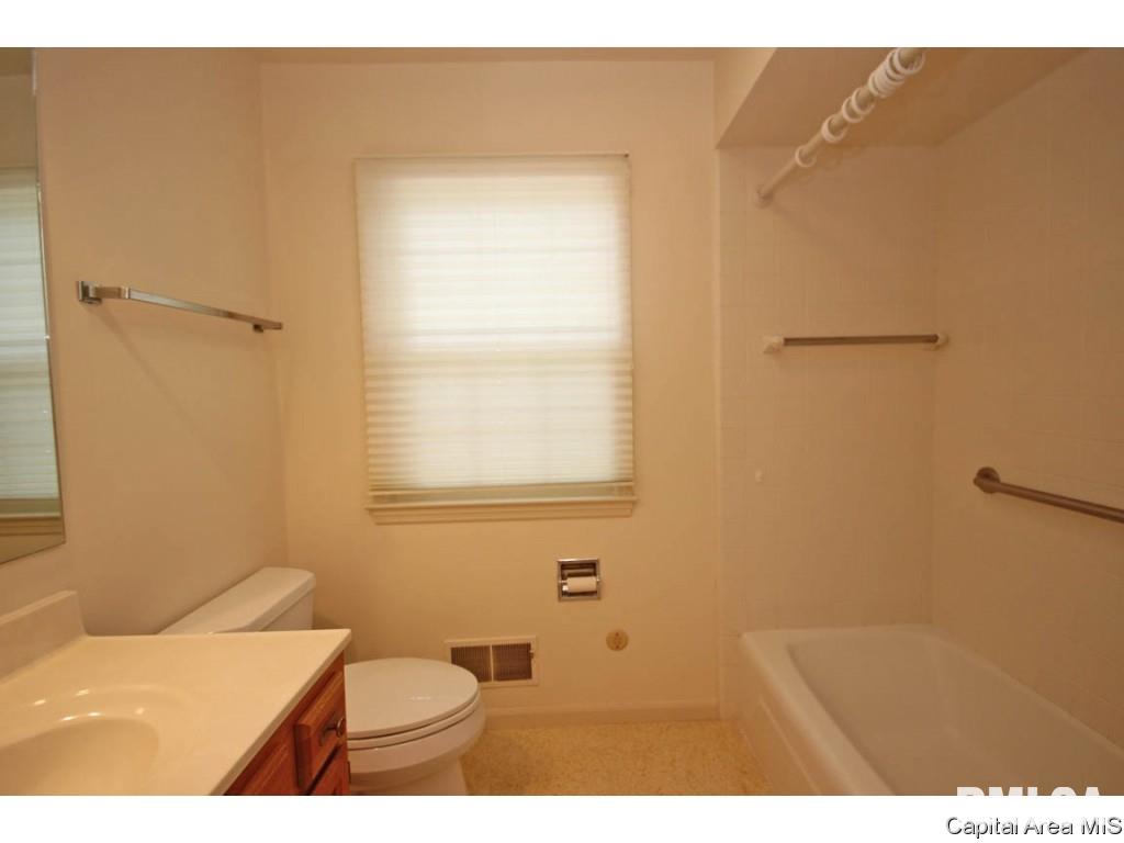 2304 Sylvan Road Springfield, IL 62704 - Photo 27 of 36 Gallery Image 27