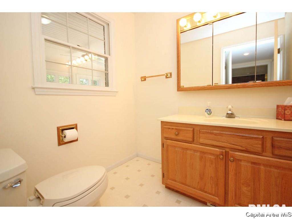 2304 Sylvan Road Springfield, IL 62704 - Photo 28 of 36 Gallery Image 28