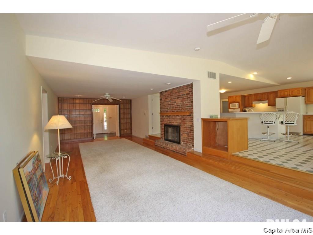 2304 Sylvan Road Springfield, IL 62704 - Photo 3 of 36 Gallery Image 3