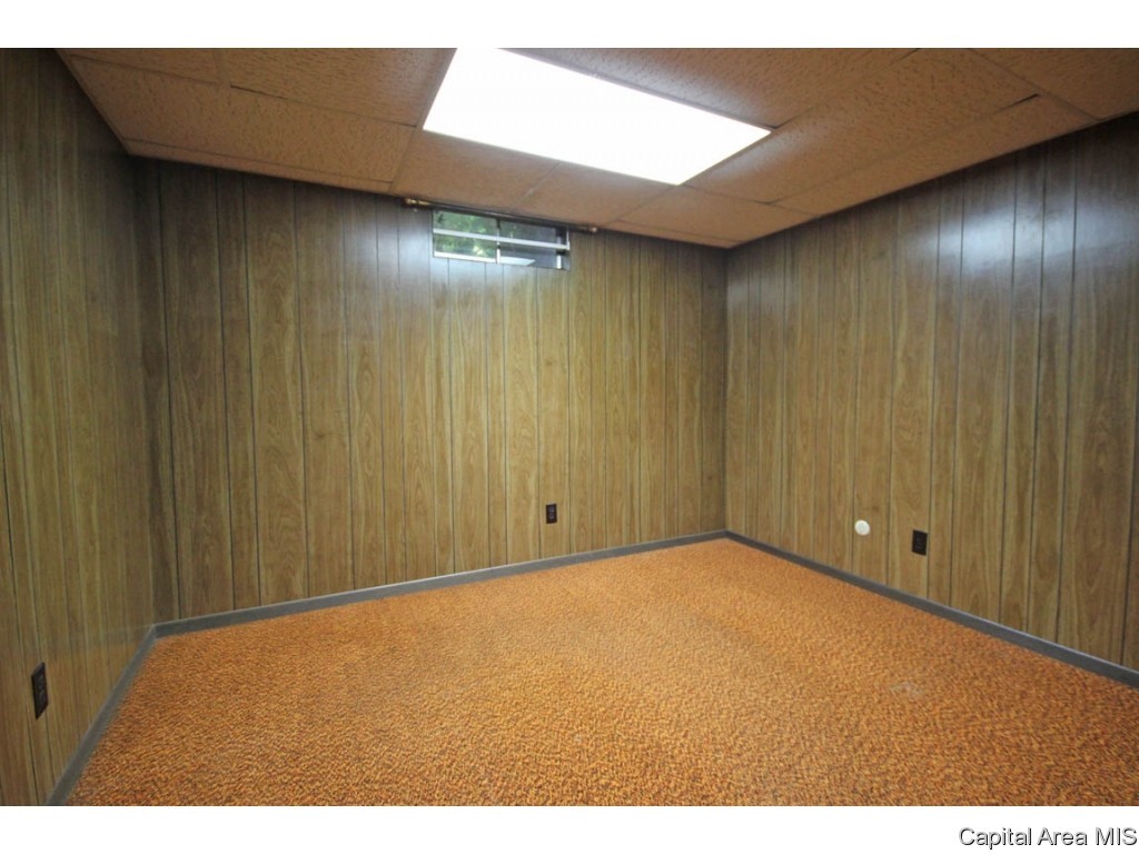 2304 Sylvan Road Springfield, IL 62704 - Photo 31 of 36 Gallery Image 31