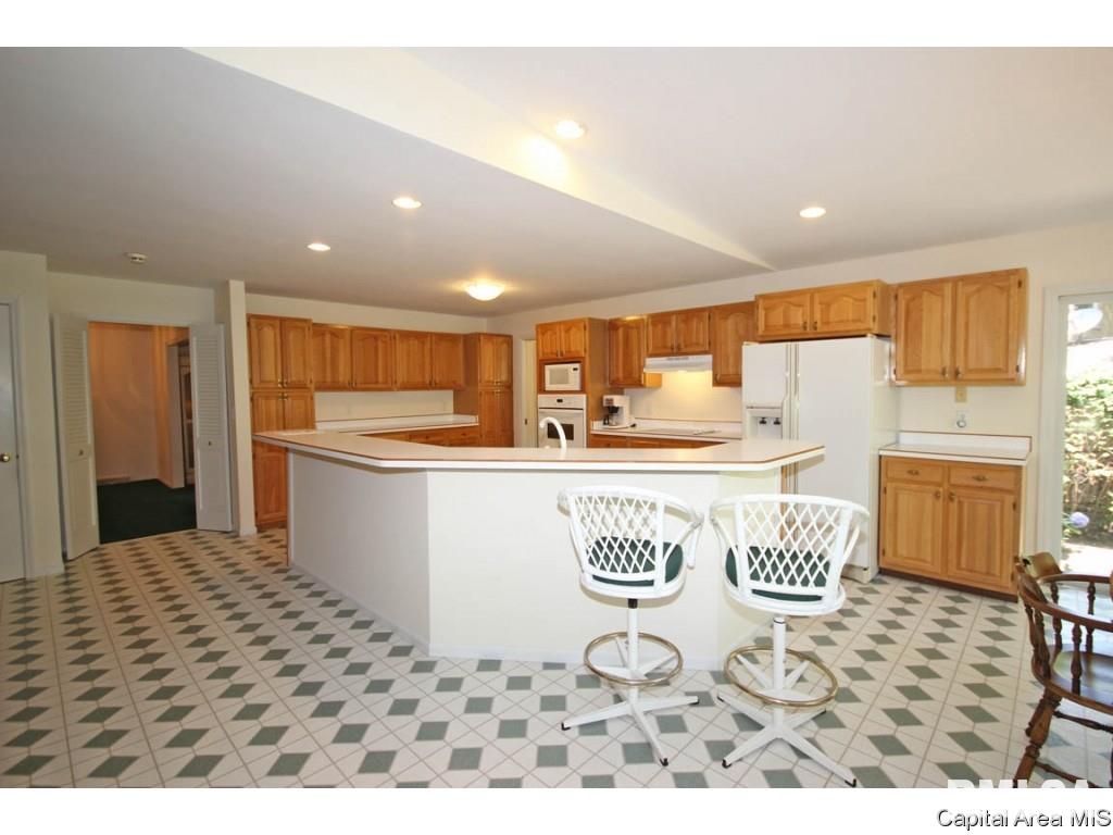2304 Sylvan Road Springfield, IL 62704 - Photo 6 of 36 Gallery Image 6