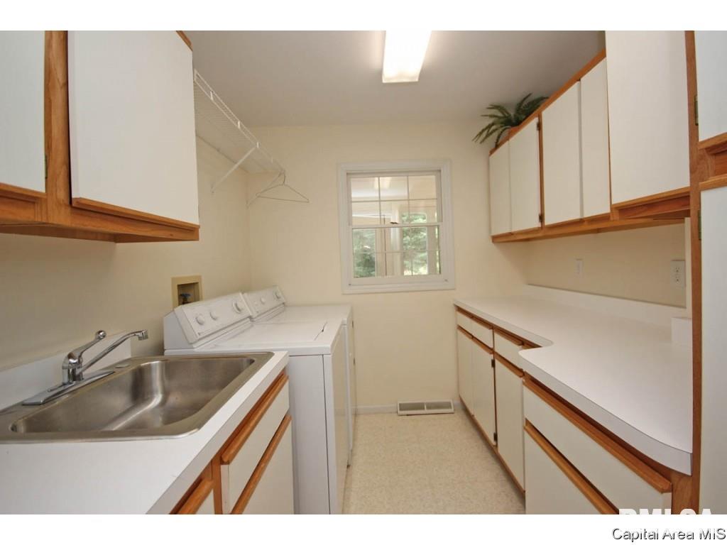 2304 Sylvan Road Springfield, IL 62704 - Photo 10 of 36 Gallery Image 10