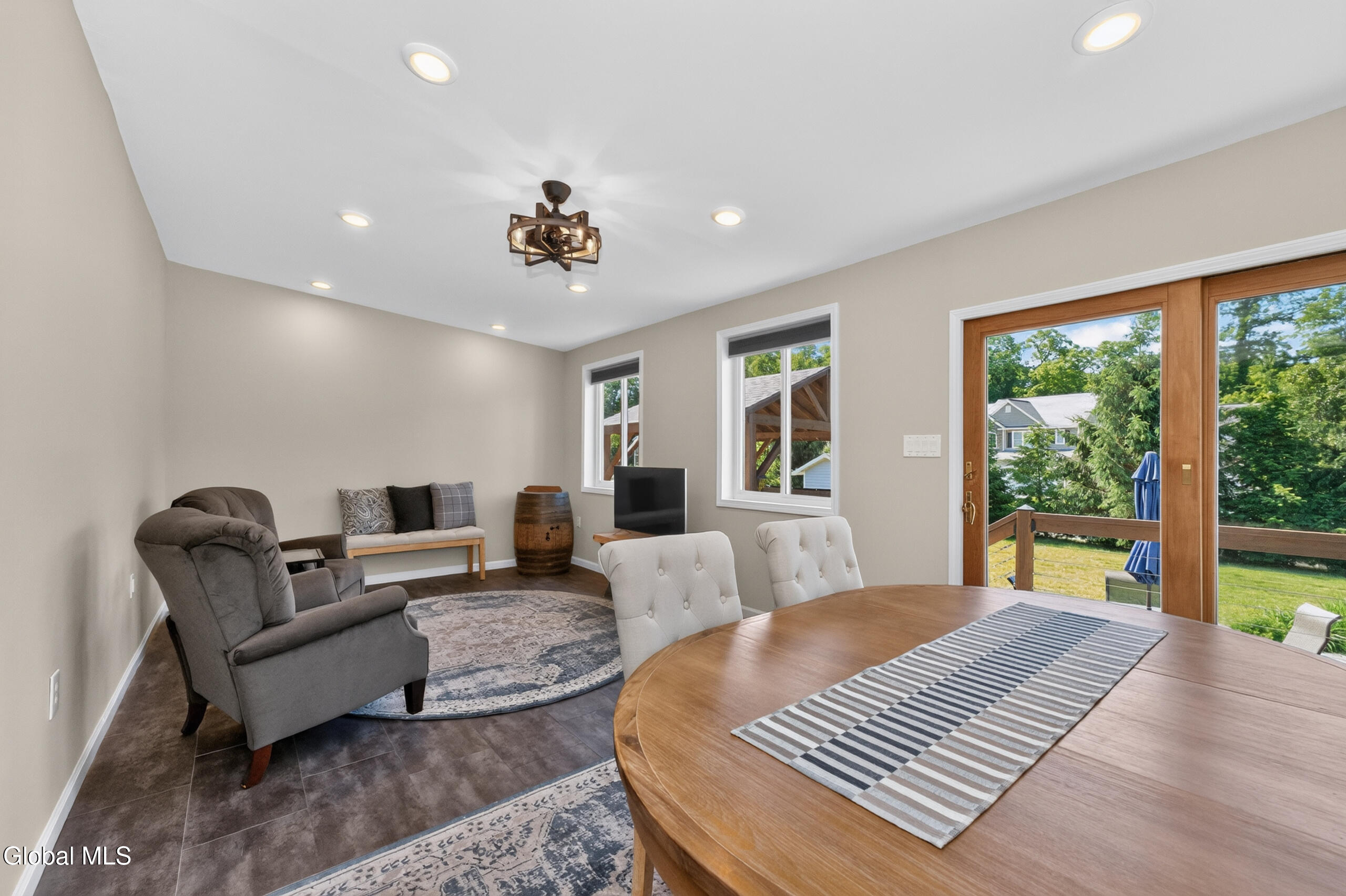 521 Russell Road Bethlehem, NY 12203 - Photo 18 of 51 3 Familyroom 1