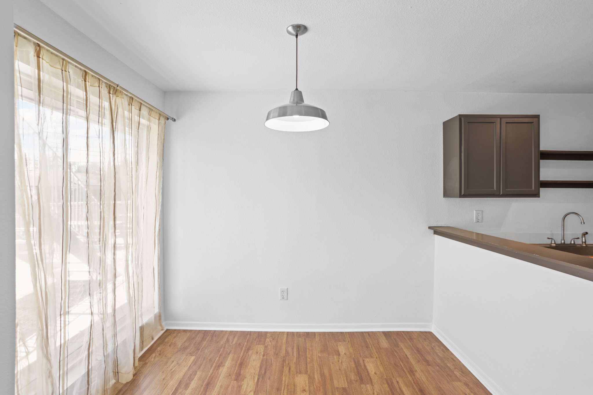1408 Hughes Street, Unit 4 Houston, TX 77023 - Photo 7 of 27 Dine by the window with abundant natural light.
