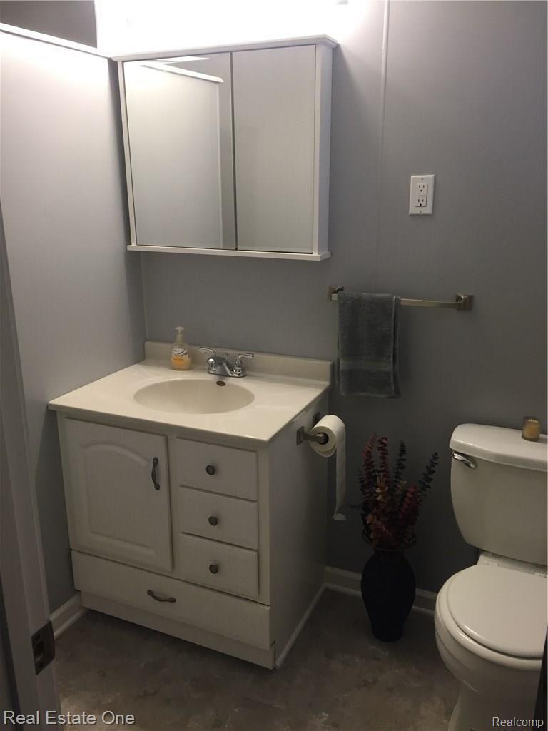 679 West Baker Road Highland, MI 48357 - Photo 17 of 39 Vanity