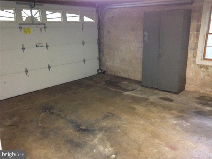 660 Holland Road Southampton, PA 18966 - Photo 19 of 21 Garage