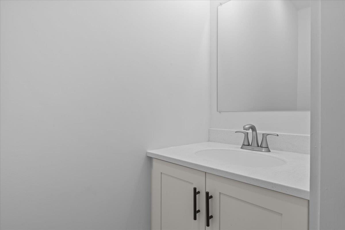 208 Dale Road Burlington, VT 05408 - Photo 9 of 75