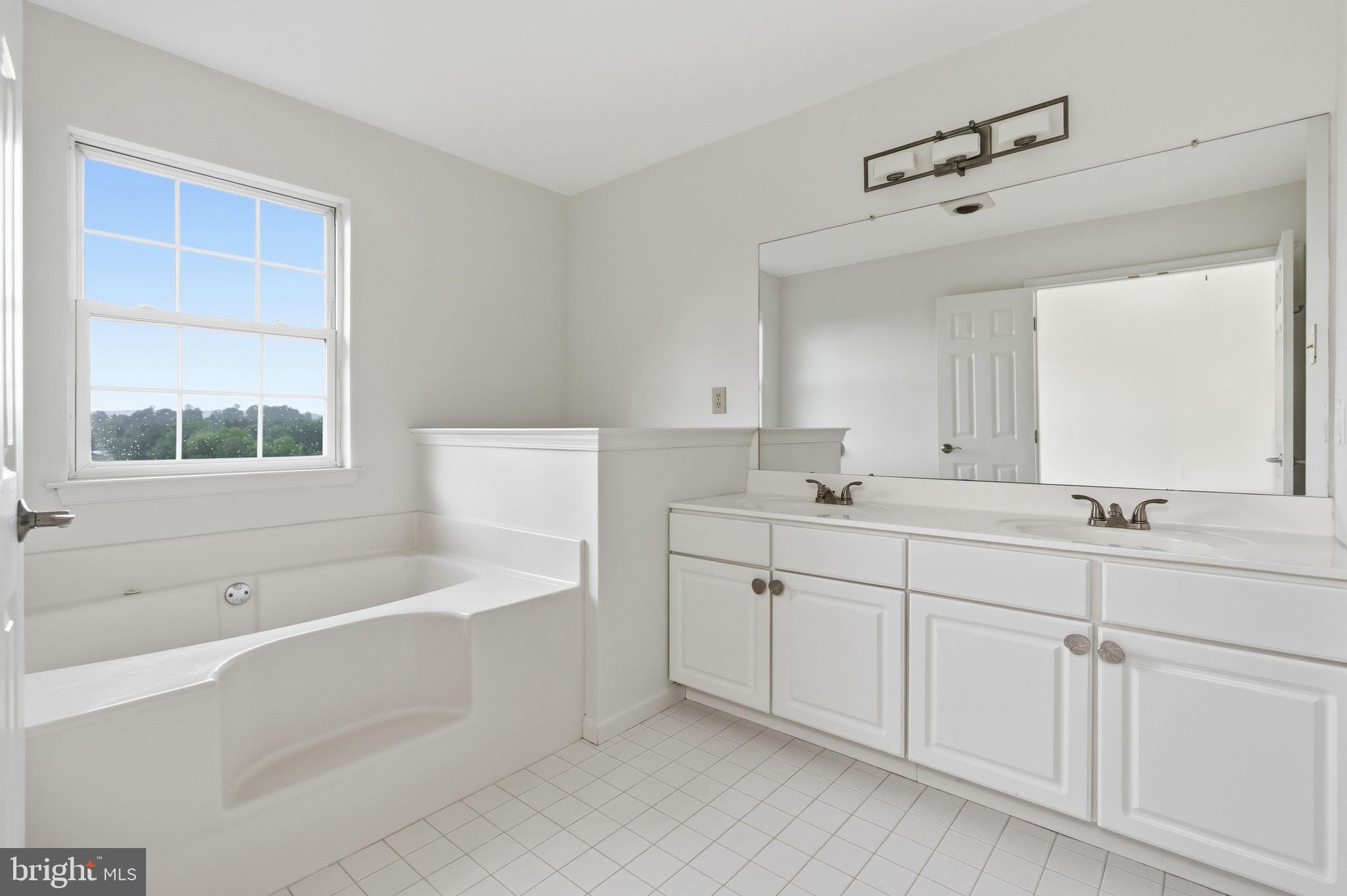 1400 Harbour Ridge Lane Downingtown, PA 19335 - Photo 21 of 36 Primary ensuite