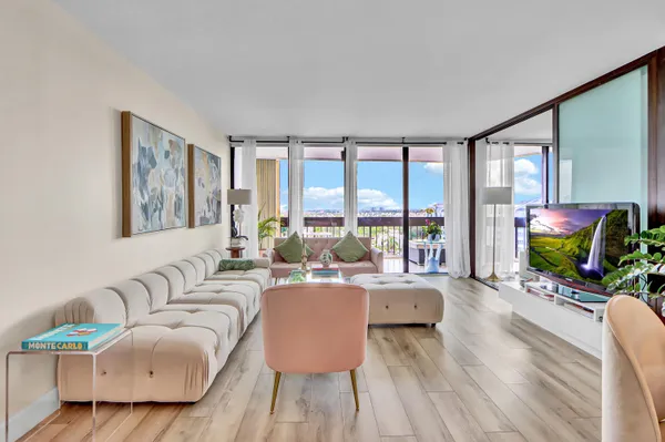 $3,500 | 2000 Presidential Way, Unit 1006, West Palm Beach, FL 33401