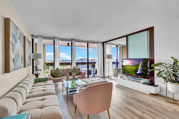 $3,500 | 2000 Presidential Way, Unit 1006, West Palm Beach, FL 33401