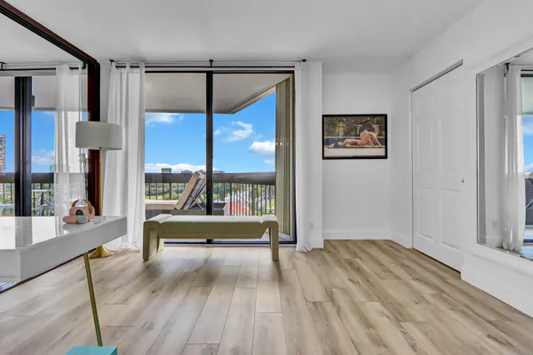 $3,500 | 2000 Presidential Way, Unit 1006, West Palm Beach, FL 33401