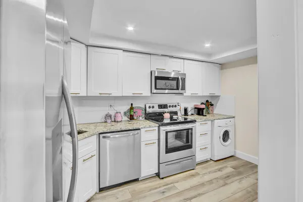 $3,500 | 2000 Presidential Way, Unit 1006, West Palm Beach, FL 33401