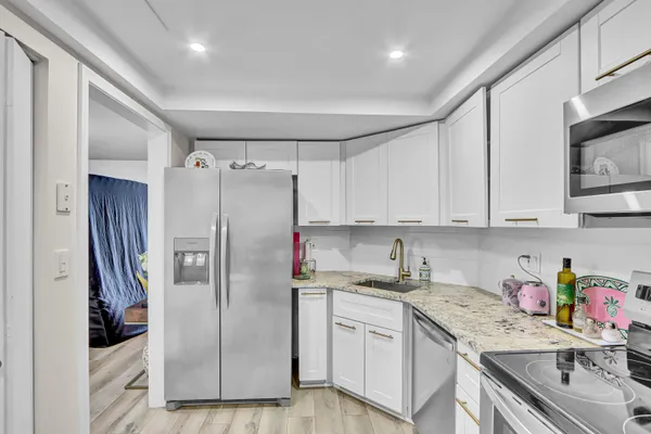 $3,500 | 2000 Presidential Way, Unit 1006, West Palm Beach, FL 33401