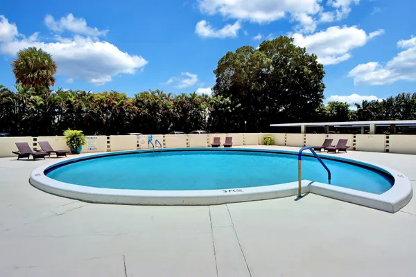 $3,500 | 2000 Presidential Way, Unit 1006, West Palm Beach, FL 33401