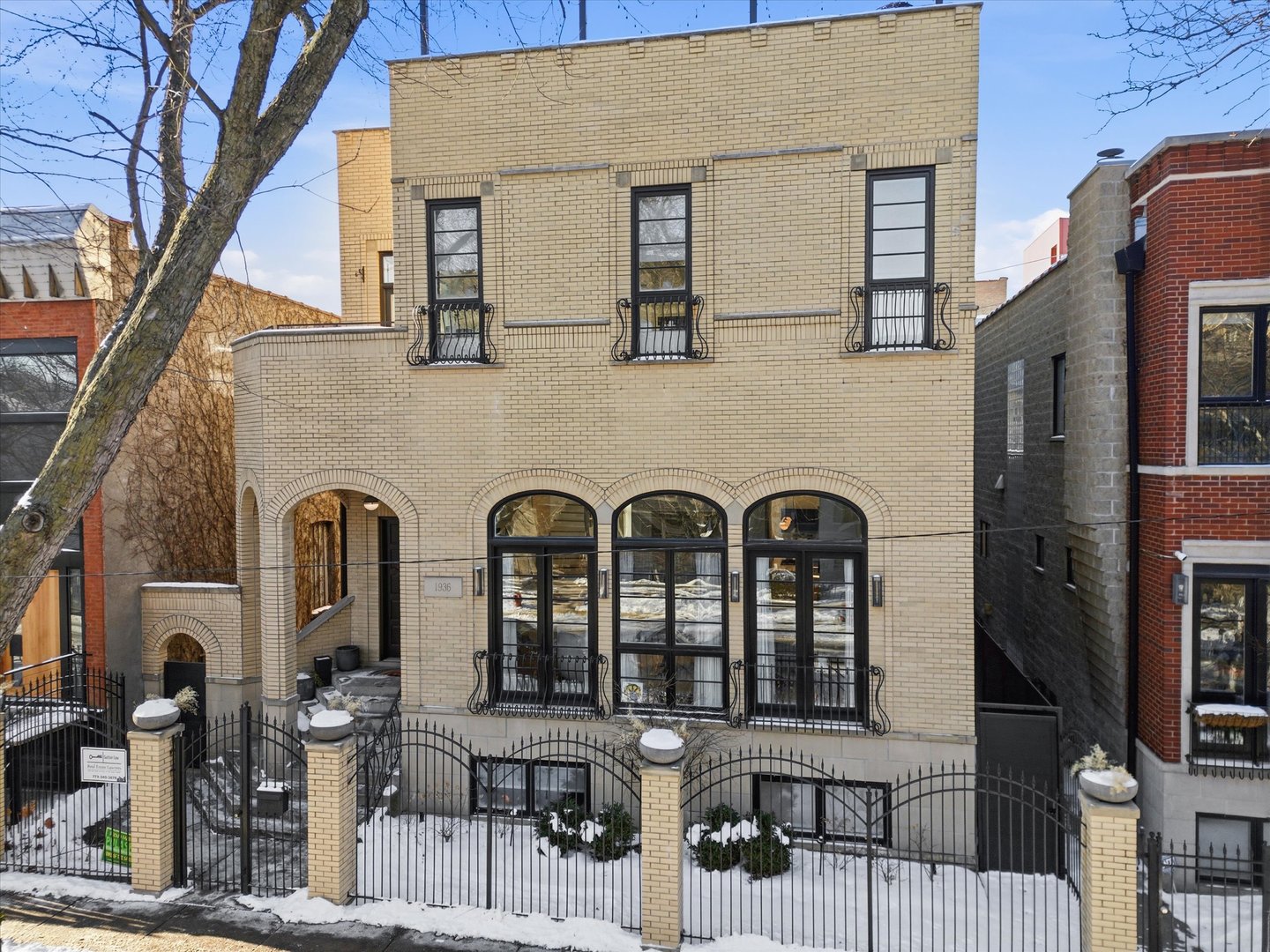 1936 N Wilmot AveChicago, IL 60647 photo 3