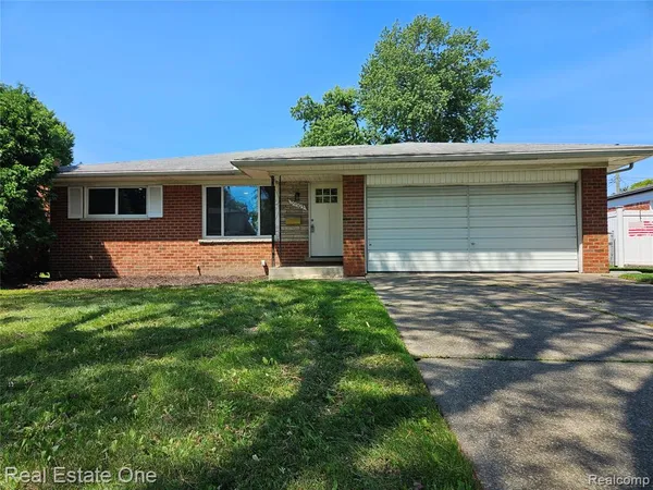 $269,900 | 29903 Blossom Lane, Warren, MI 48088