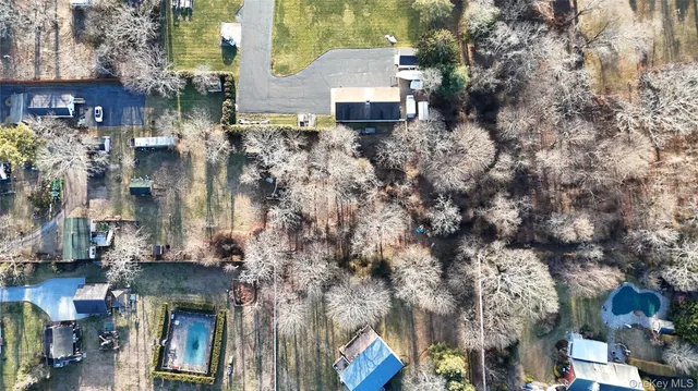 a top view of a house with a yard