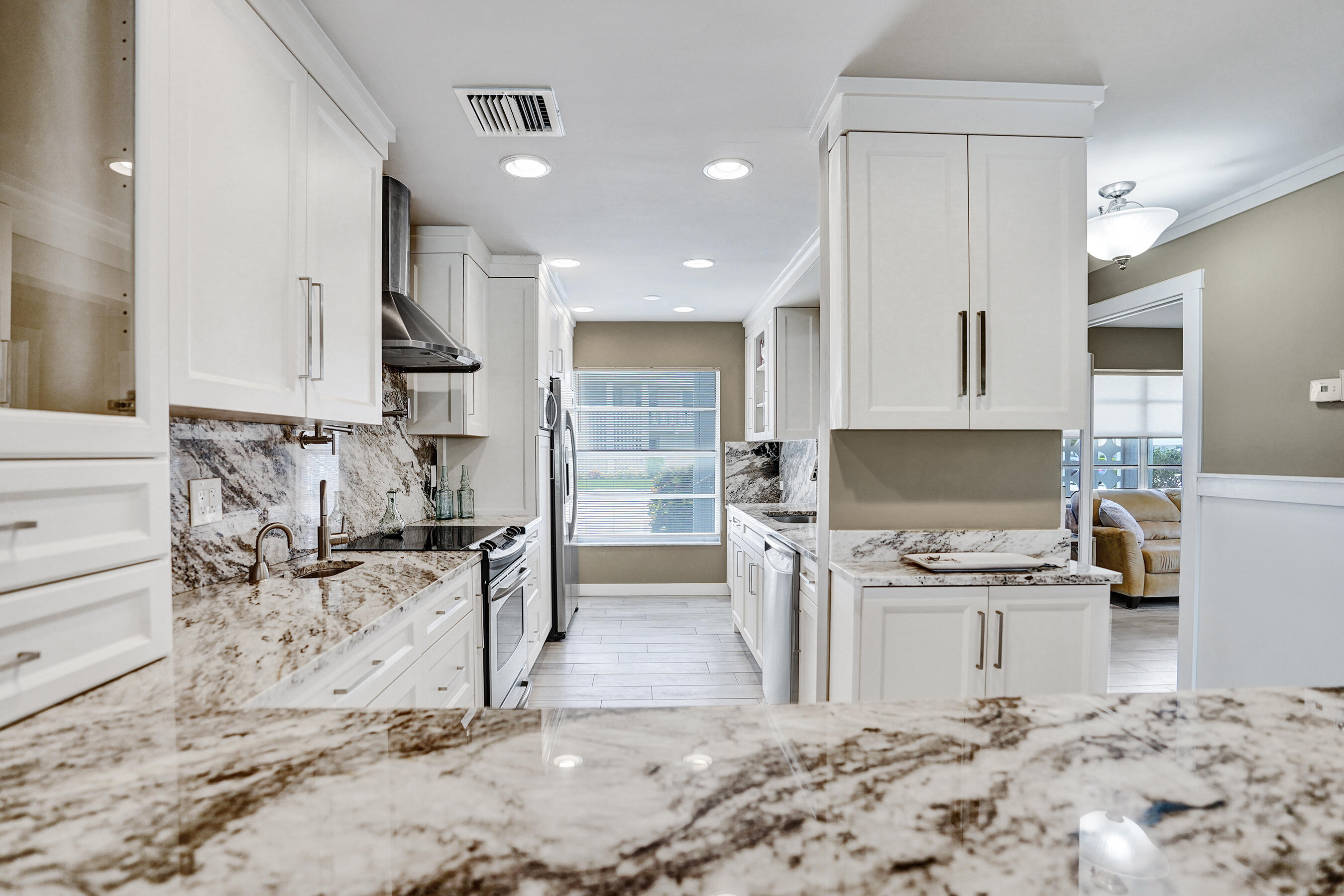 2820 Southwest 13th Street, Unit 101 Delray Beach, FL 33445 - Photo 26 of 83 KITCHEN
