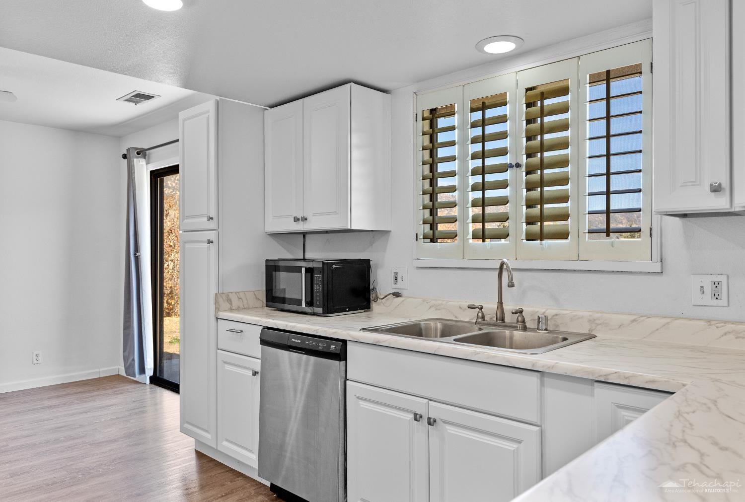 30461 South Valley Road Tehachapi, CA 93561 - Photo 7 of 27 Gallery Image 7