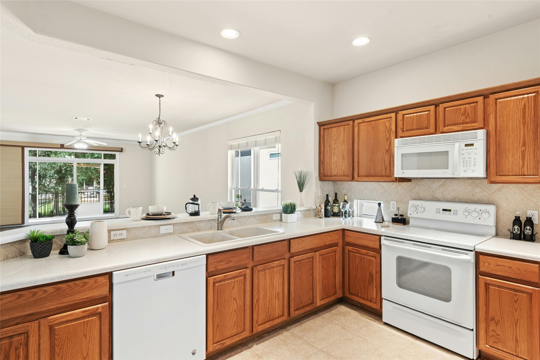 104 Keystone Cove Georgetown, TX 78633 - Photo 10 of 40 Kitchen