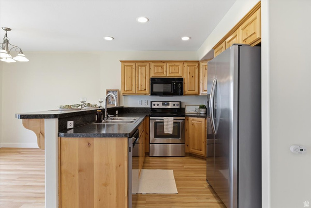 2082 Evans Cove Loop Layton, UT 84041 - Photo 11 of 25 Kitchen