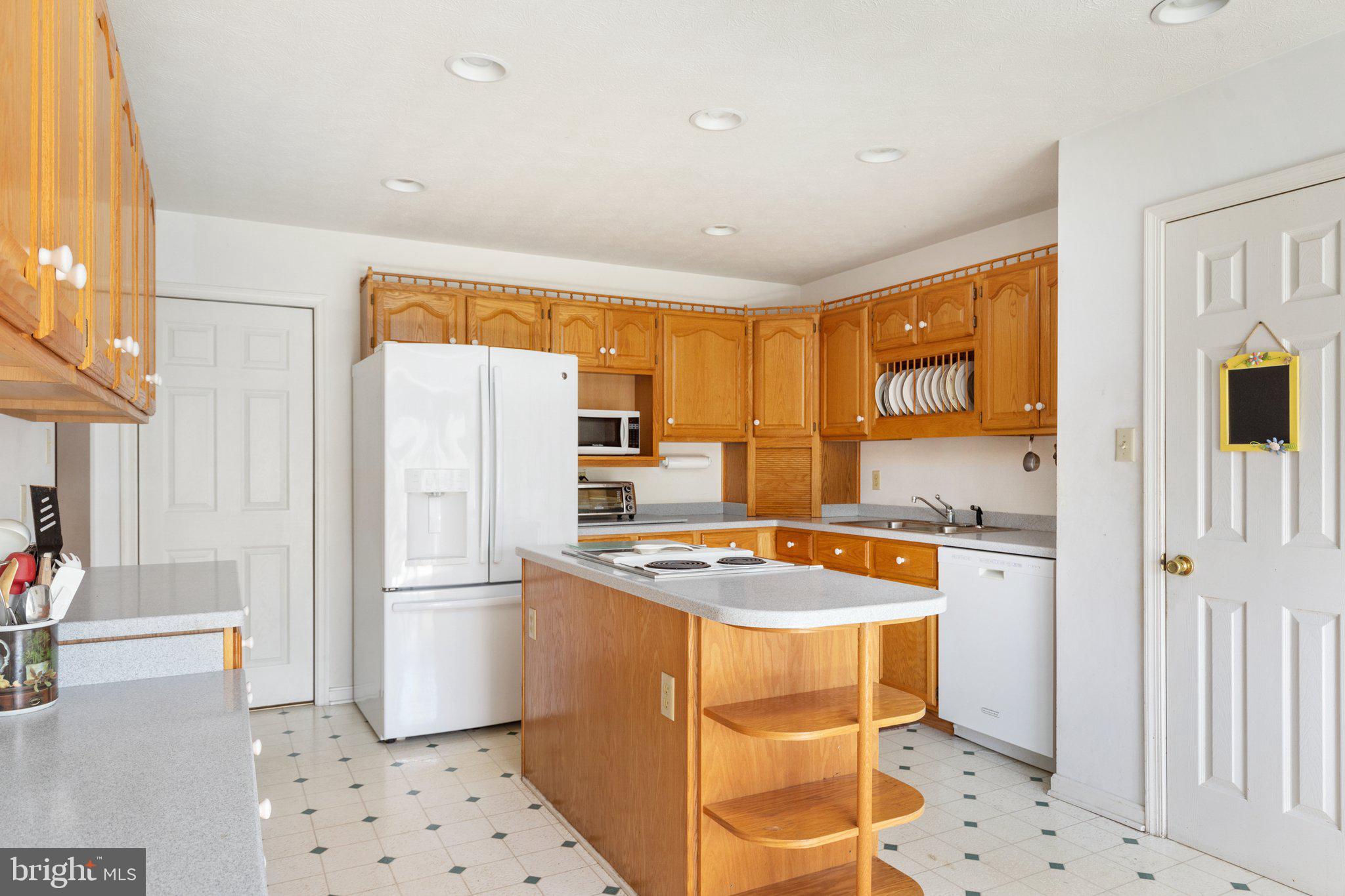 409 Stickley Loop Strasburg, VA 22657 - Photo 12 of 43 Kitchen with Corian countertops