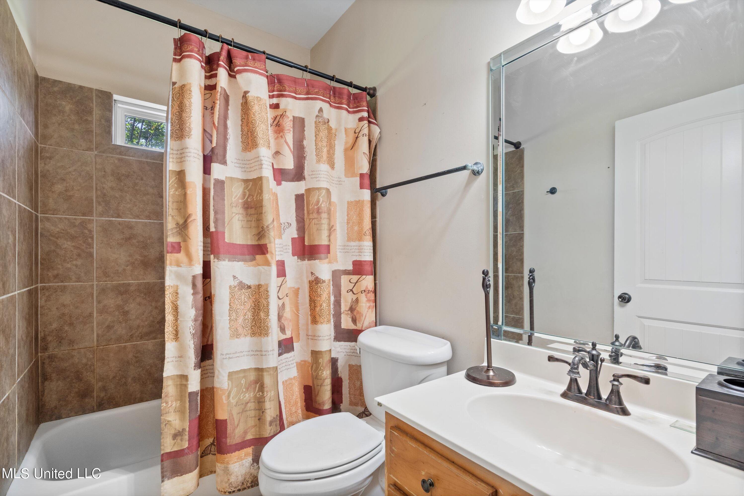 895 Rodeo Way Nesbit, MS 38651 - Photo 13 of 30 13-Bathroom 2