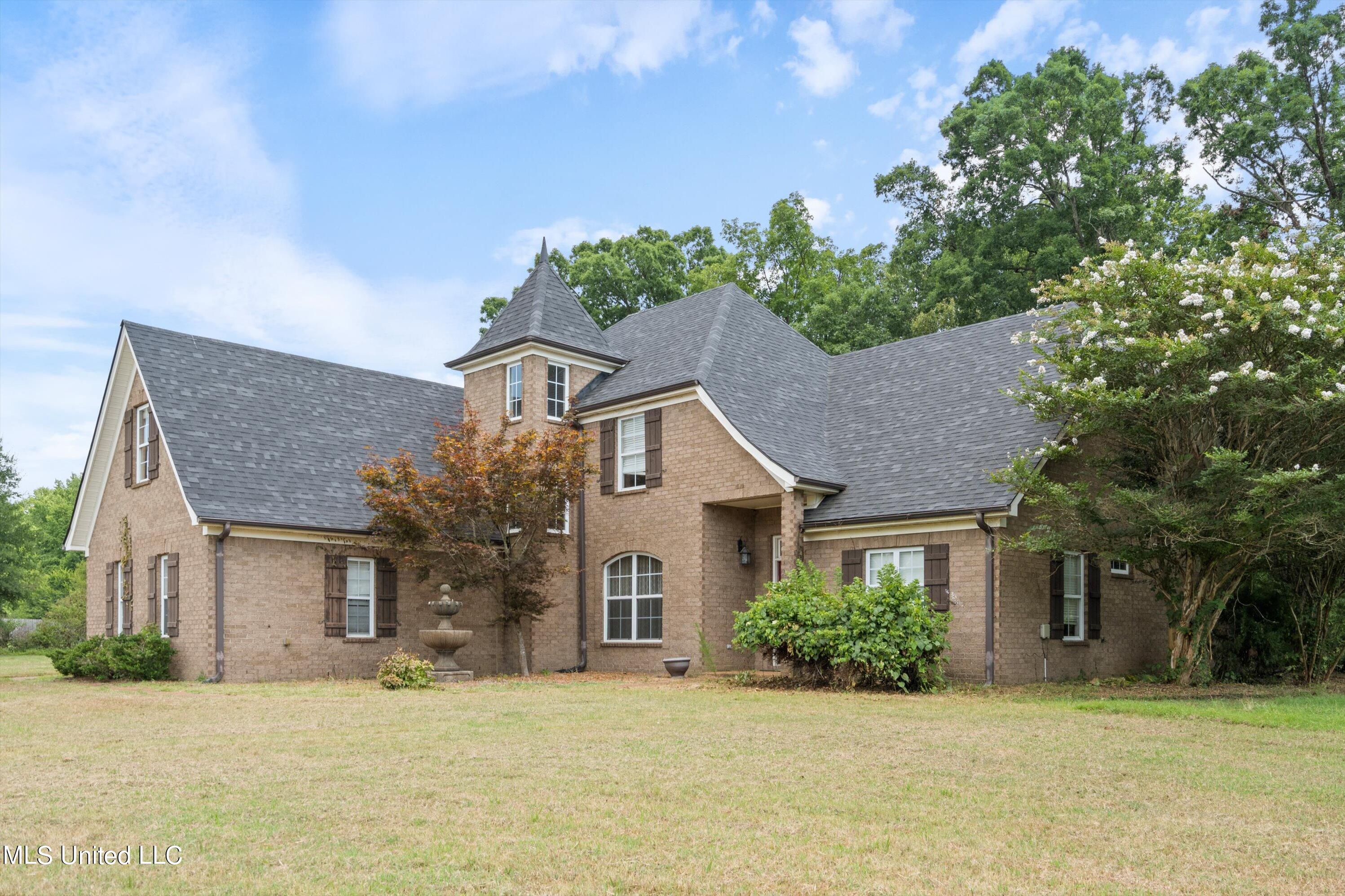 895 Rodeo Way Nesbit, MS 38651 - Photo 2 of 30 02-Front Exterior