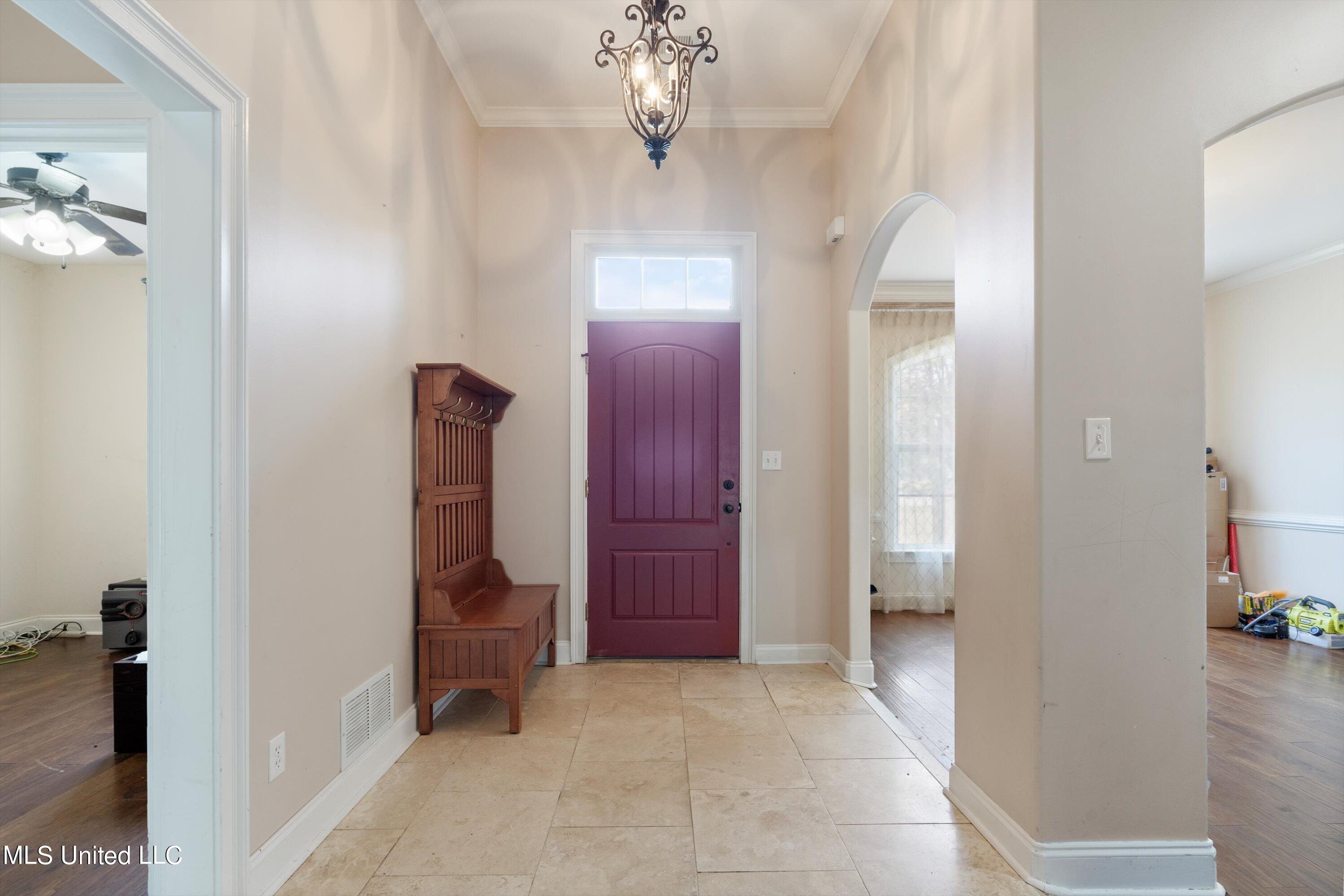 895 Rodeo Way Nesbit, MS 38651 - Photo 5 of 30 05-Foyer
