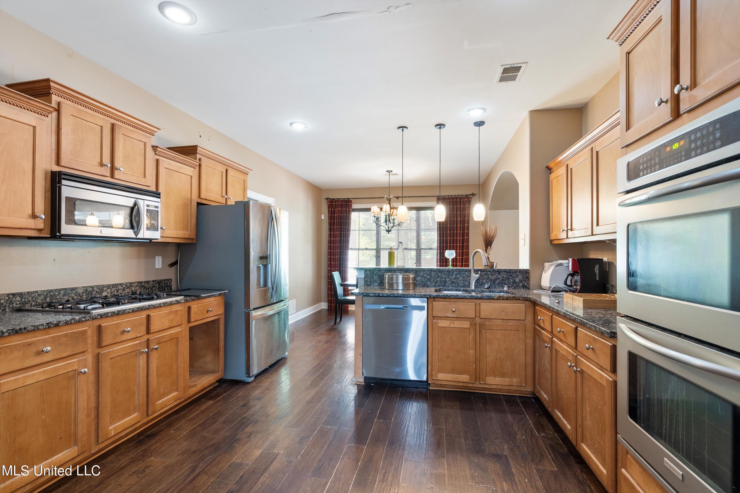895 Rodeo Way Nesbit, MS 38651 - Photo 10 of 30 10-Kitchen