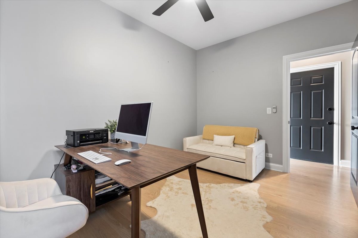 2463 West Foster Avenue, Unit 3 Chicago, IL 60625 - Photo 25 of 31 a view of a livingroom with furniture and a couch