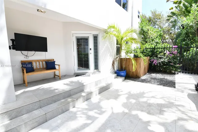 $4,300 | 2918 Bird Avenue, Unit 5, Miami, FL 33133