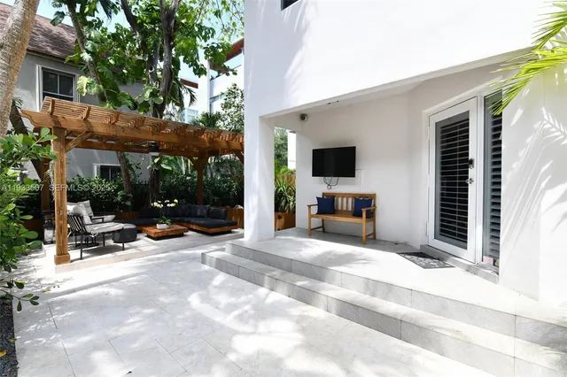 $4,300 | 2918 Bird Avenue, Unit 5, Miami, FL 33133