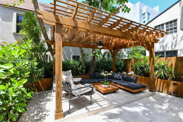 $4,300 | 2918 Bird Avenue, Unit 5, Miami, FL 33133