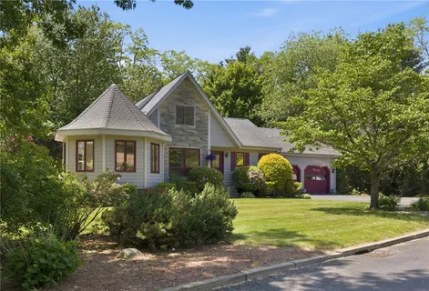 $739,900 | 32 Briarwood Road, Lincoln, RI 02865