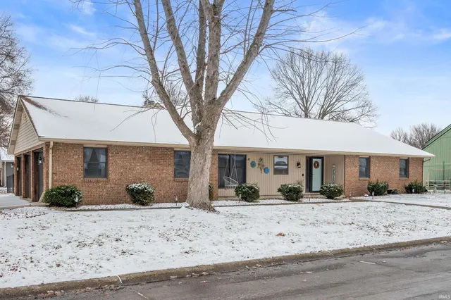 $249,900 | 3404 West Twickingham Drive, Muncie, IN 47304