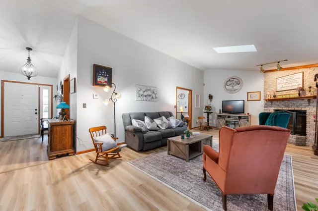 $249,900 | 3404 West Twickingham Drive, Muncie, IN 47304