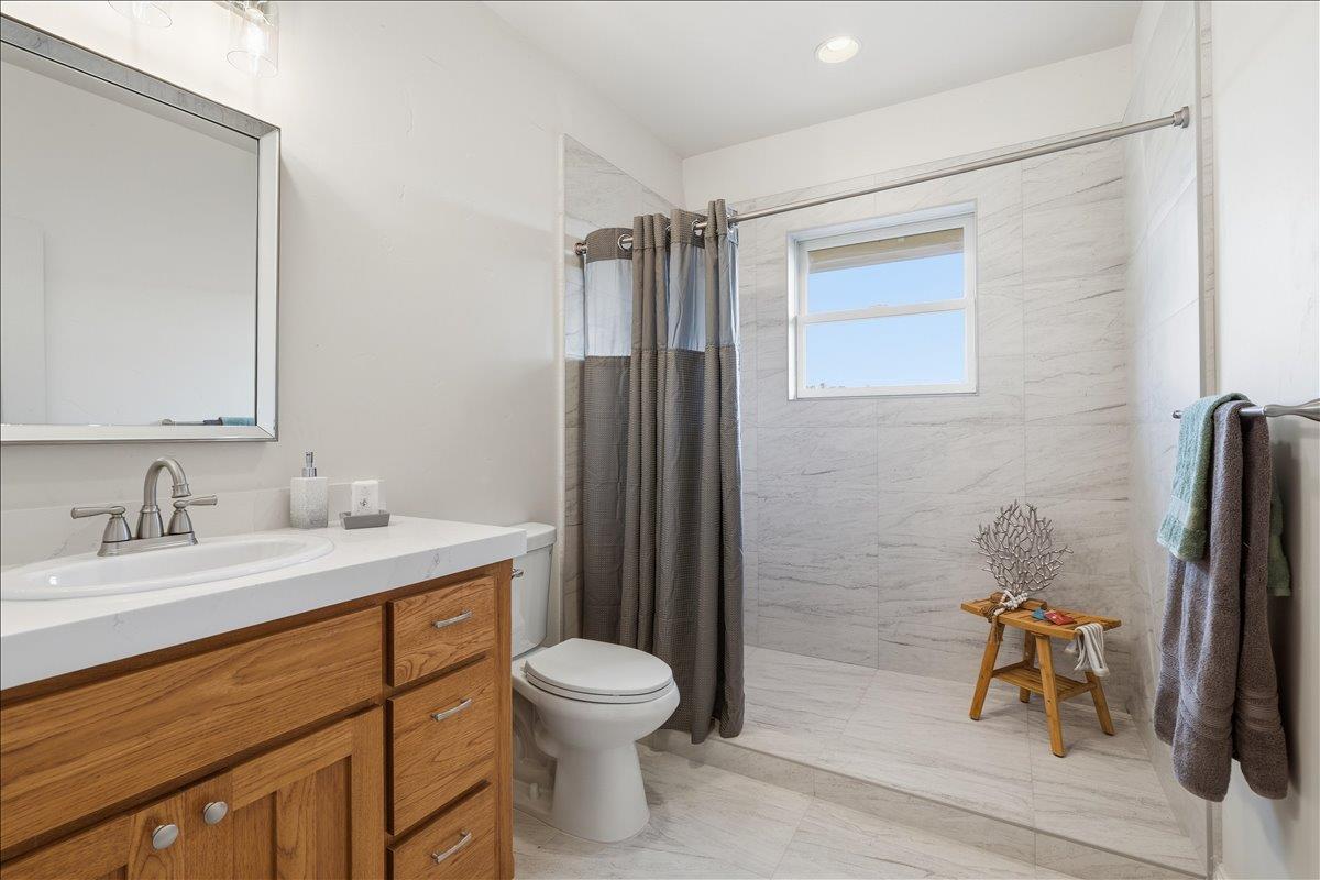 5525 Green Valley Road Placerville, CA 95667 - Photo 29 of 53 Upstairs full bath