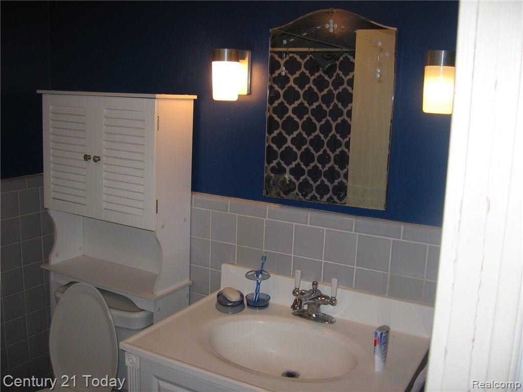 17601 Cornell Road Southfield, MI 48075 - Photo 21 of 24 IMG_1588.JPG