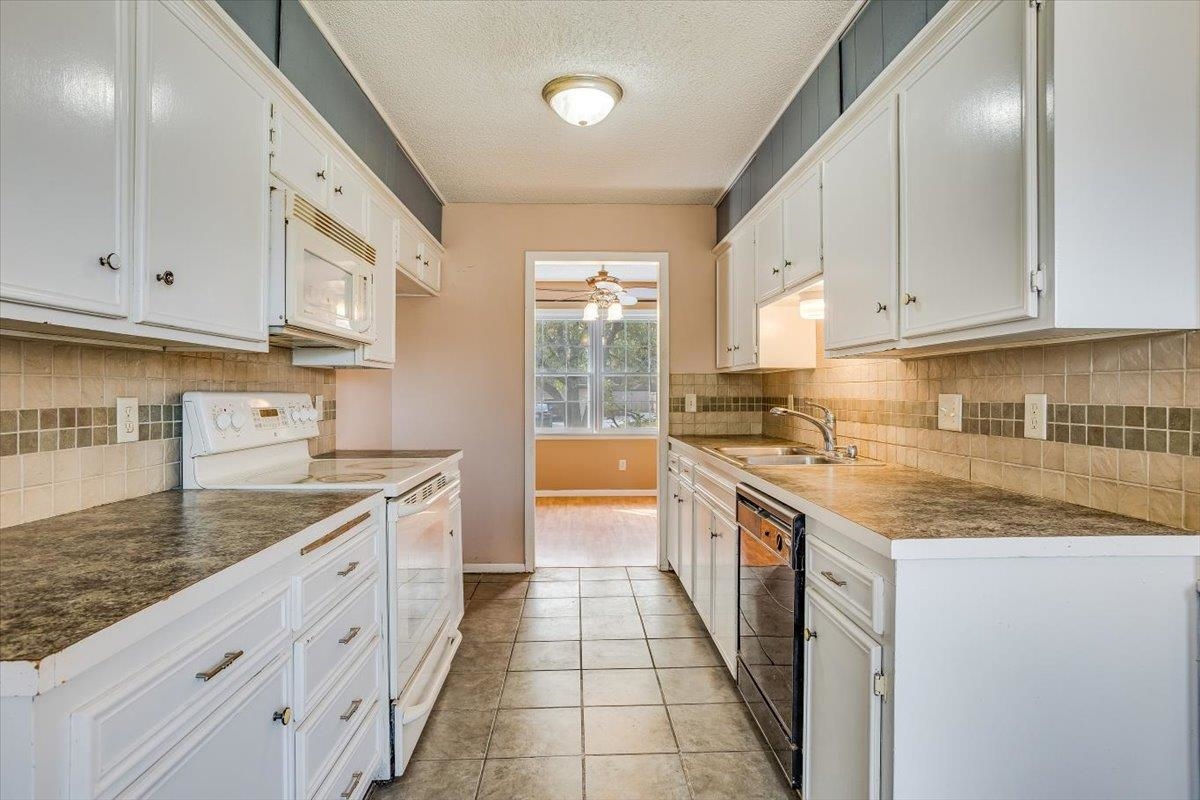 1926 Siefkin Street Wichita, KS 67208 - Photo 11 of 36