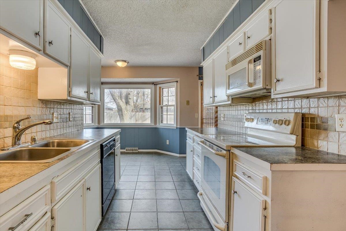 1926 Siefkin Street Wichita, KS 67208 - Photo 12 of 36