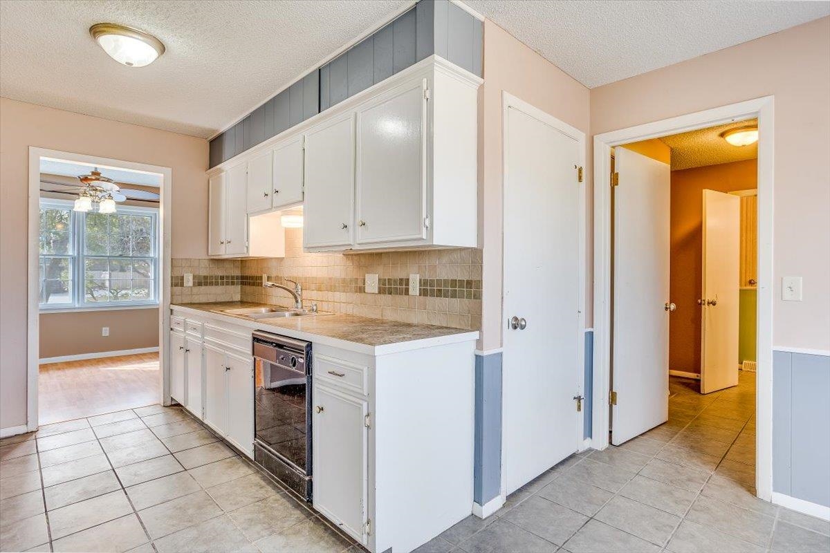 1926 Siefkin Street Wichita, KS 67208 - Photo 13 of 36