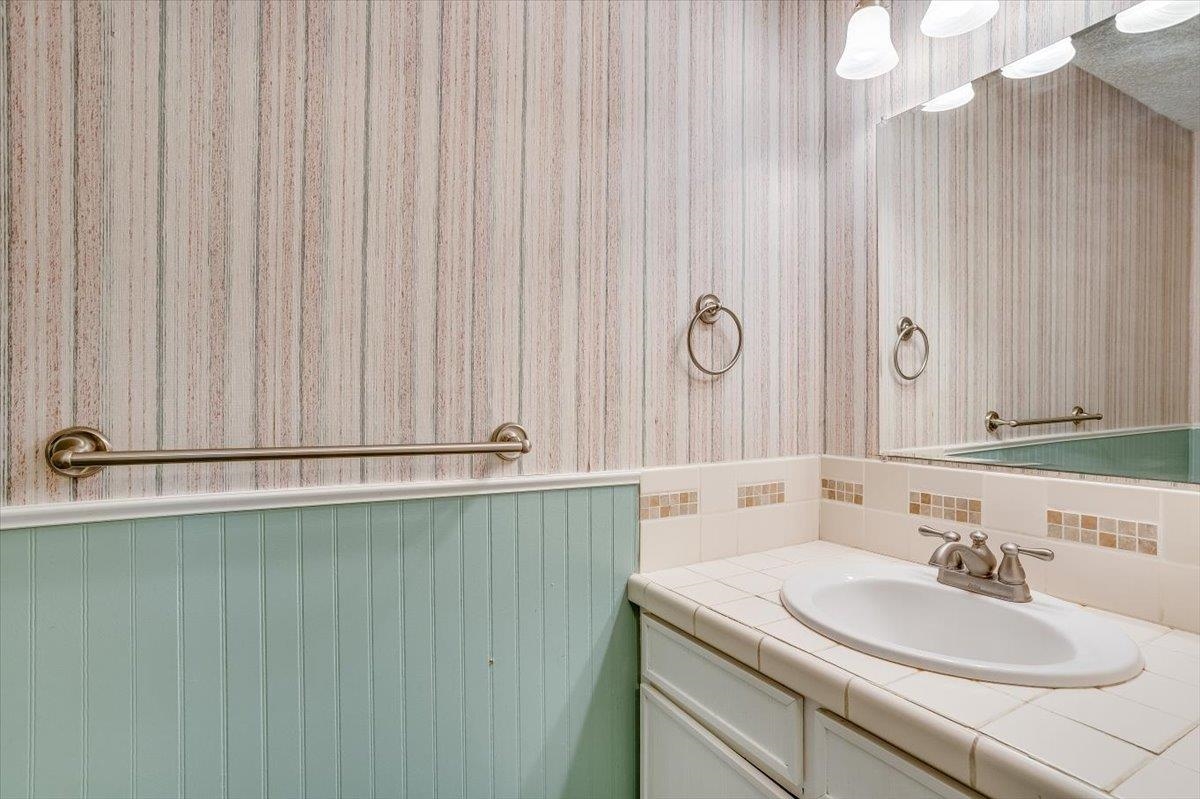 1926 Siefkin Street Wichita, KS 67208 - Photo 16 of 36