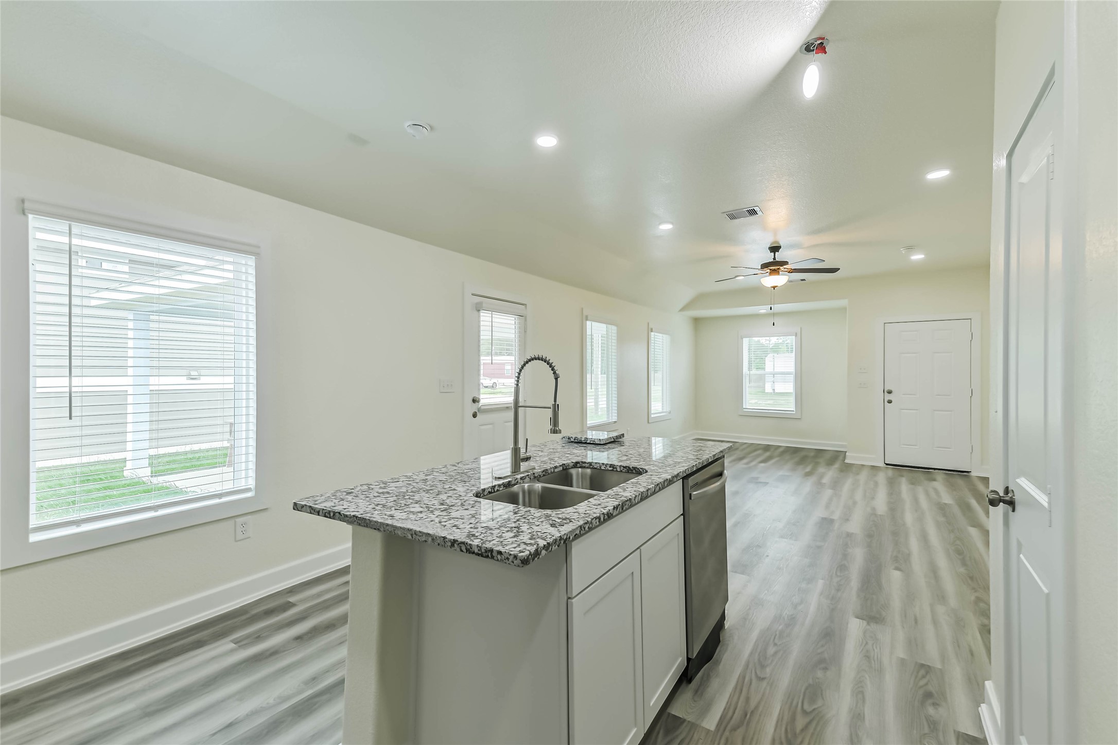 18433 Novarra Drive Conroe, TX 77306 - Photo 12 of 31