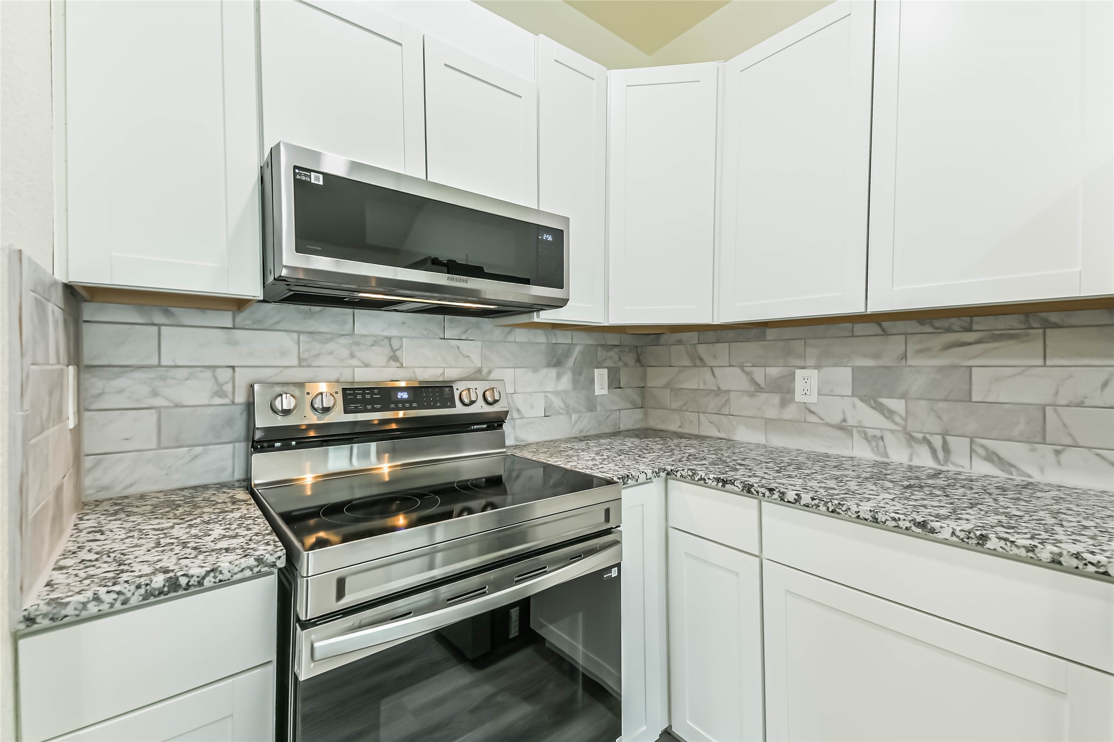 18433 Novarra Drive Conroe, TX 77306 - Photo 13 of 31