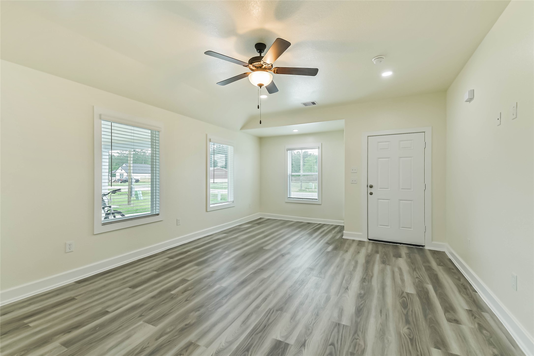 18433 Novarra Drive Conroe, TX 77306 - Photo 6 of 31