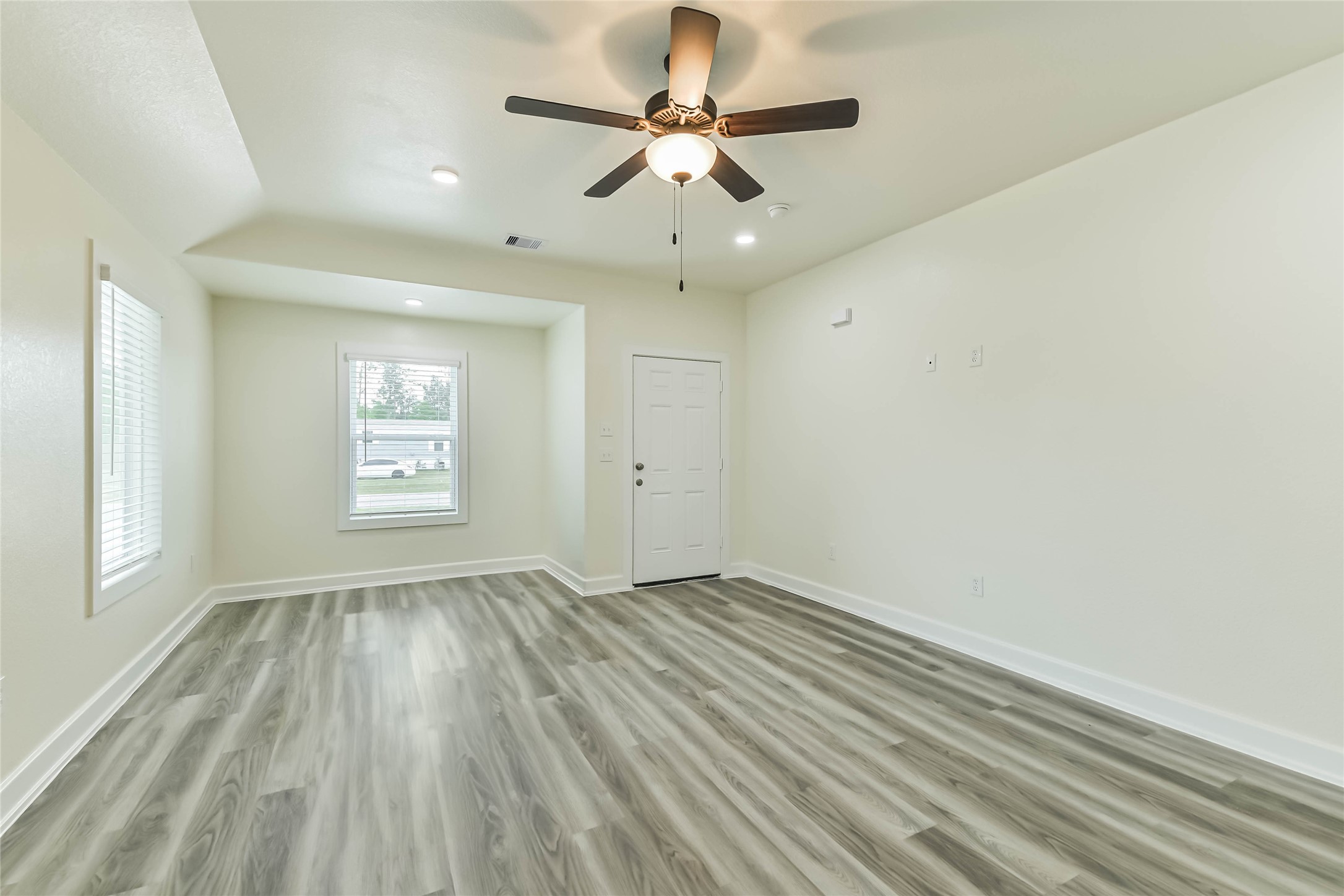 18433 Novarra Drive Conroe, TX 77306 - Photo 7 of 31